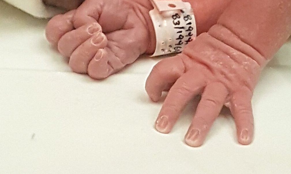 Γνωστός Έλληνας τραγουδιστής έγινε θείος και η χαρά του δεν περιγράφεται (pics)