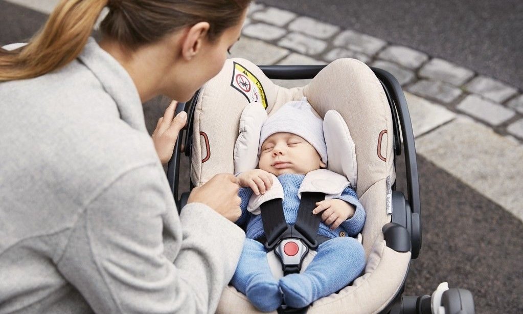 Stokke® iZi Go Modular™ της BeSafe®: Το ασφαλές και ελαφρύ κάθισμα αυτοκινήτου.