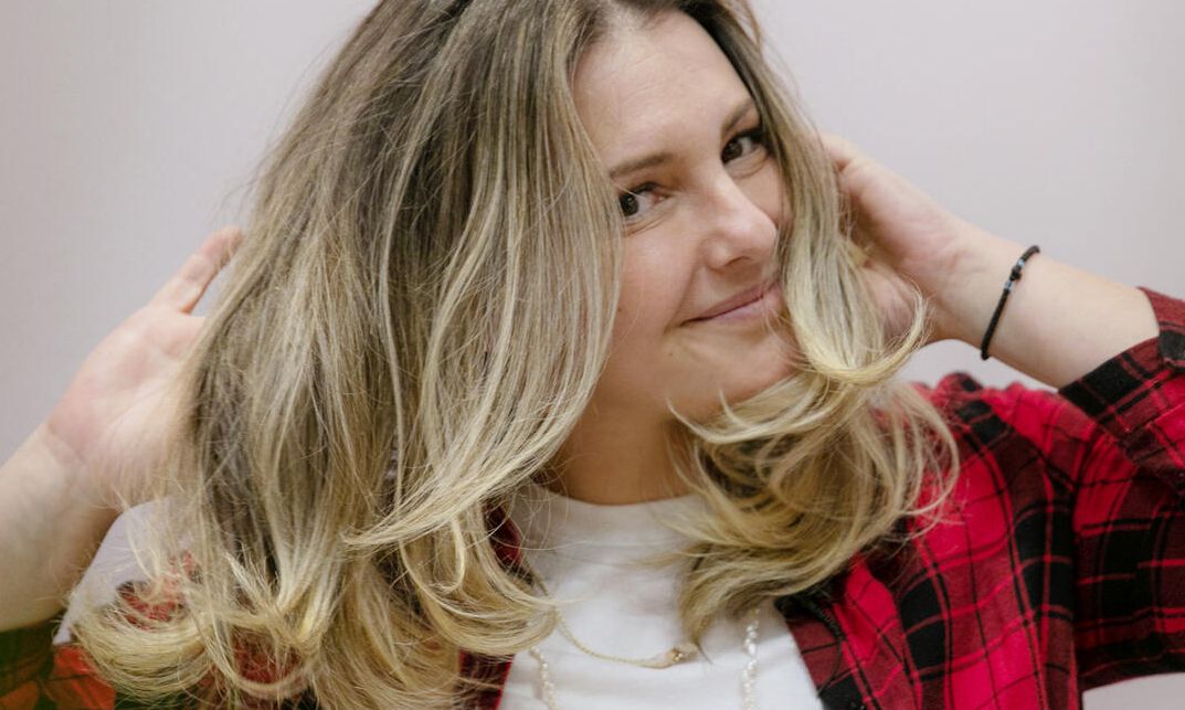 TRESHowTo: Δες πώς θα κάνεις το αγαπημένο Big 90’s Blowout βήμα-βήμα με τη Δήμητρα Δανίκα