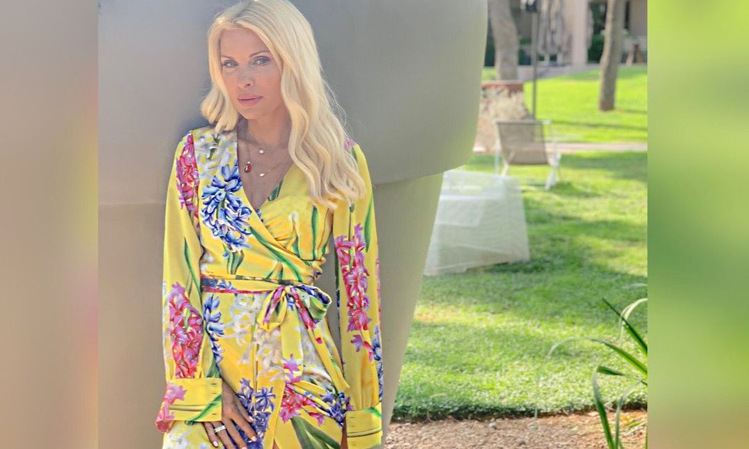 Κι όμως δεν είναι η Ελένη! Η φωτογραφία στο προφίλ του Μάκη και τα σχόλια των διαδικτυακών του φίλων