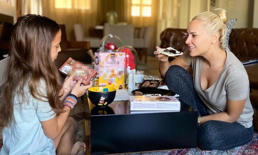 Έλενα Ασημακοπούλου: Καμάρωσε την κόρη της σημαιοφόρο  - Δείτε τις συγκινητικές φωτό