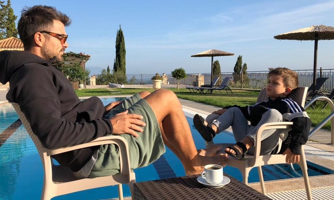 Έτσι βάζει για ύπνο ο Στέλιος Χανταμπάκης τον γιο του (vid)