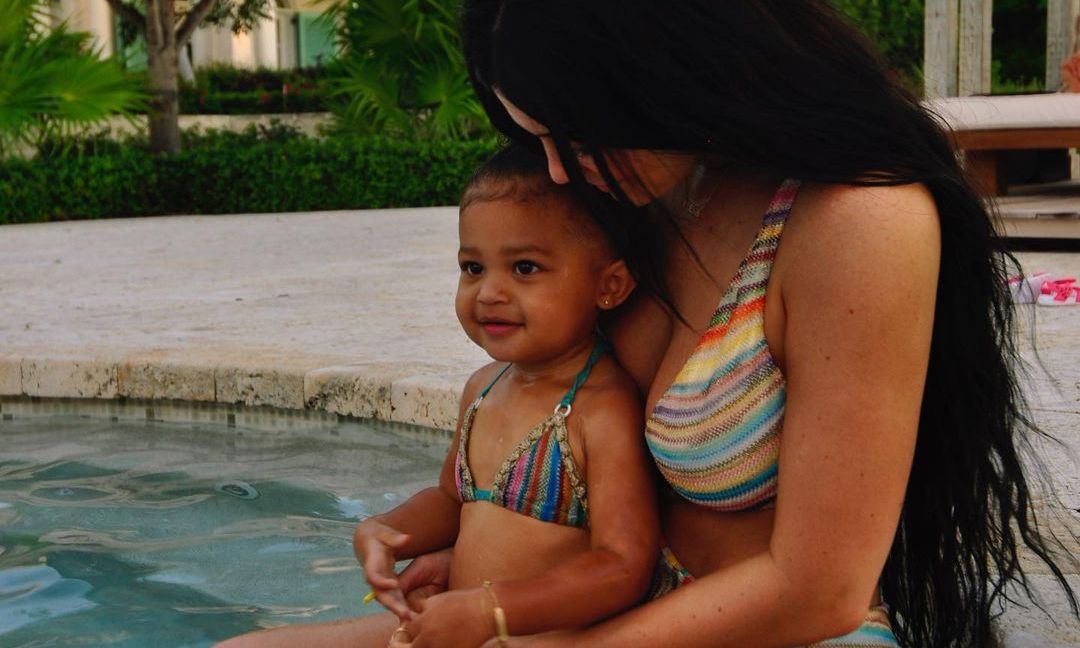 Δες πώς θα γίνουν δικά σου τα αγαπημένα μαγιό των celebs