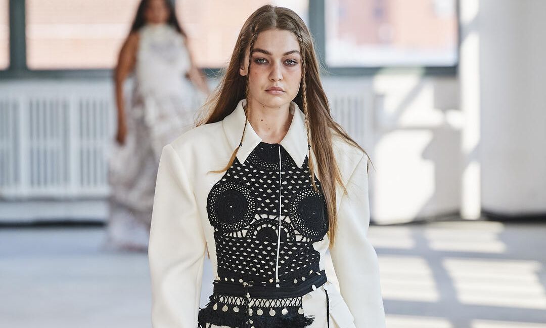 NYFW: Ο Joseph Altuzarra αποθεώνει την αναγέννηση της Νέας Υόρκης με μια ονειρική συλλογή