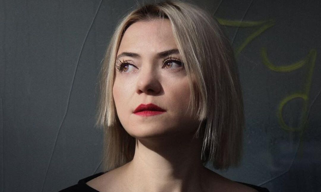 TRES90’s! Όσα είπαμε με τη Δήμητρα Δανίκα και το TRESemmé για την επιστροφή των 90’s στα μαλλιά