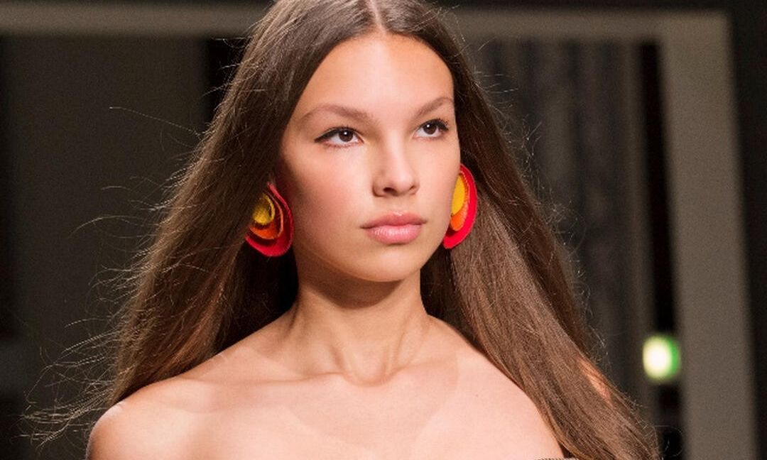 TRESbasic: Όλα τα βήματα που πρέπει να ακολουθήσεις για να ισιώσεις τα μαλλιά σου like a pro