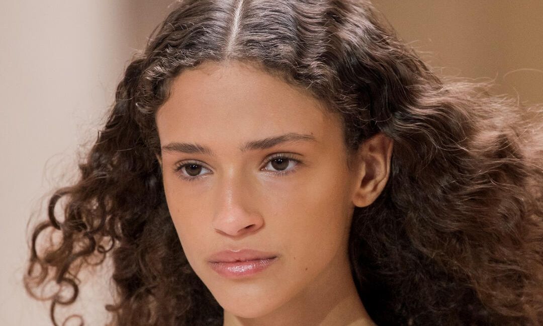 TRESbasic: Τα προϊόντα που πρέπει να έχει η hairstyle «γκαρνταρόμπα» σου αυτή τη σεζόν