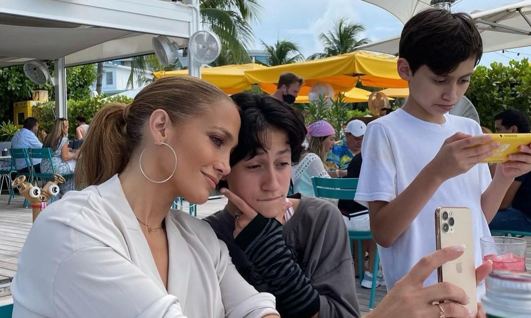 Jennifer Lopez: Πώς νιώθουν τα παιδιά της που έχουν διάσημους γονείς