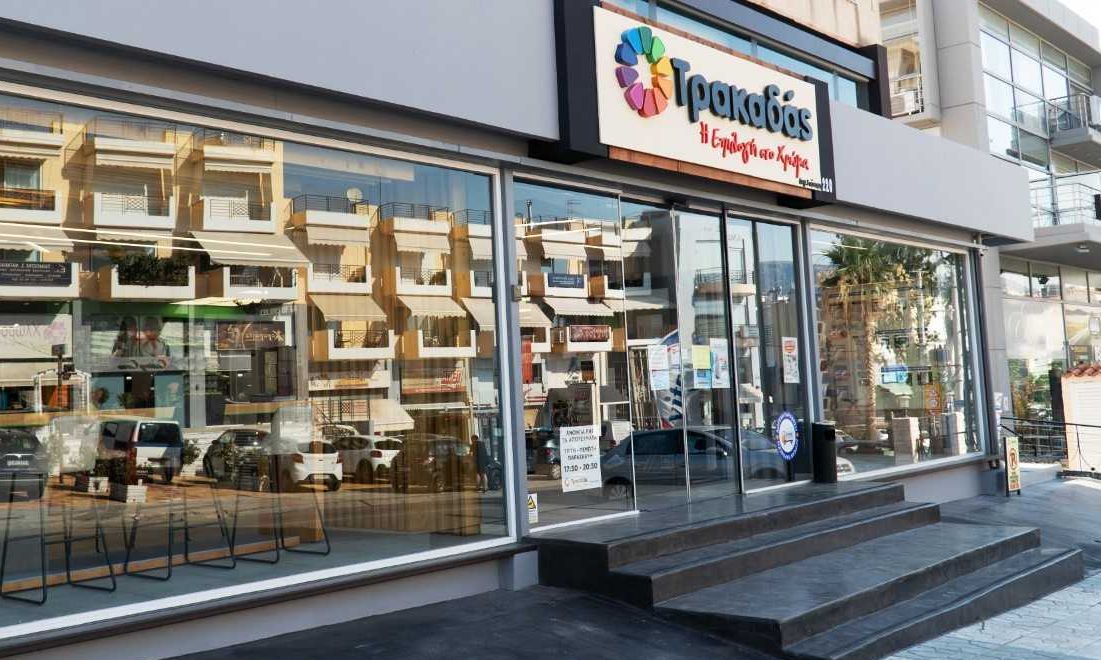 Τρακαδάς: Νέο κατάστημα στη Γλυφάδα