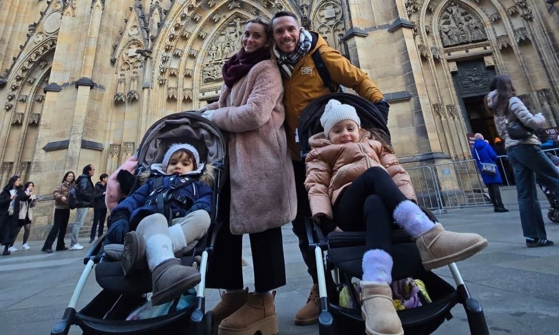 Μιλλούση - Πετρούνιας: Το διασκεδαστικό παιχνίδι με το χαρτί υγείας που ενθουσίασε τις κόρες τους