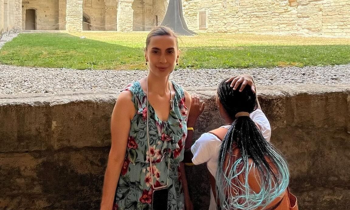 Βίκυ Βολιώτη: Μια αυθεντική στιγμή με την κόρη της στο σπίτι