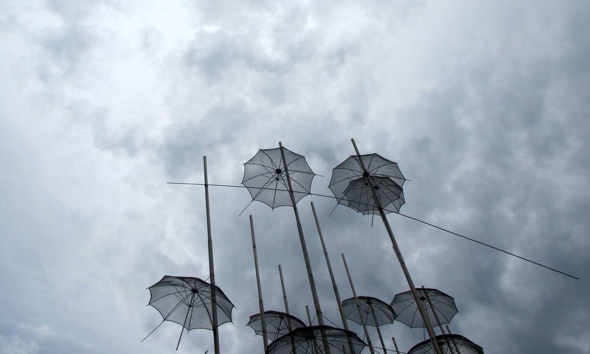 Καιρός: Αισθητή η πτώση της θερμοκρασίας το Σάββατο - «Τρελοί» άνεμοι στο Αιγαίο