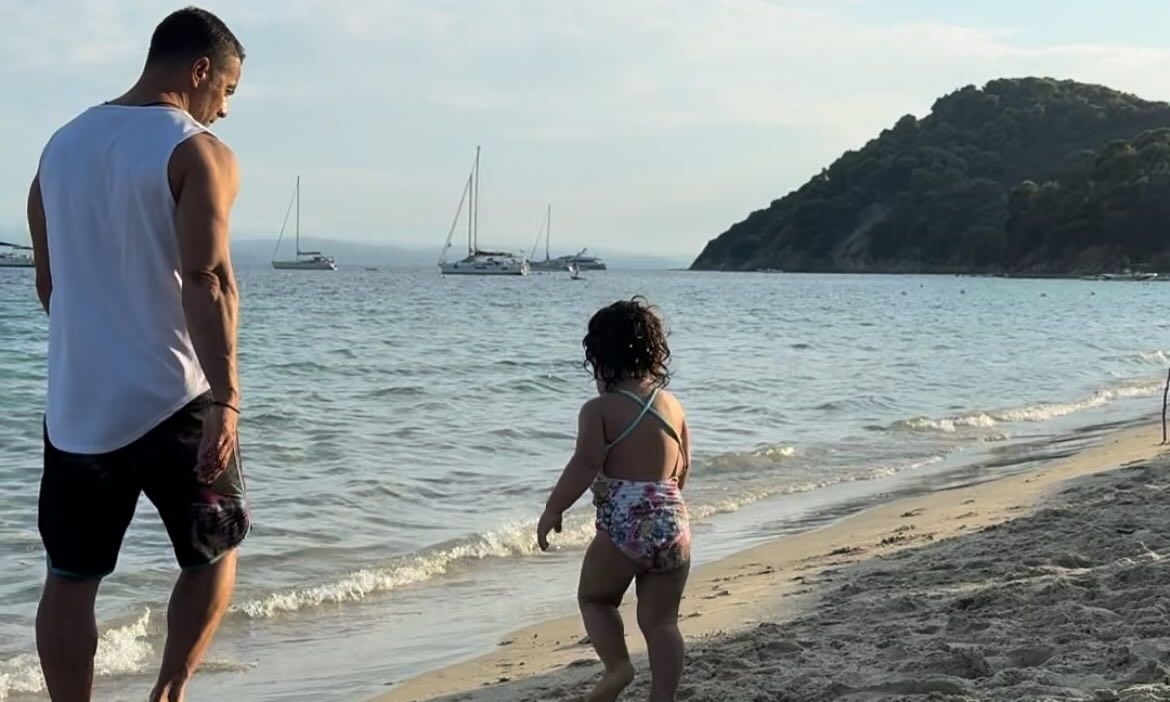 Μπαμπάς και κόρη: Οι καλοκαιρινές στιγμές του Γιώργου Αγγελόπουλου με την Ουρανία – Μαρία