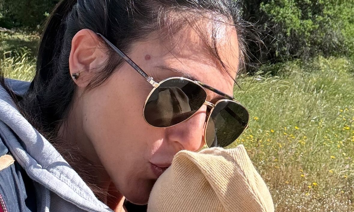 Ανθή Βούλγαρη: Τα ταμπού της μητρότητας, τα «παράσημα» της εγκυμοσύνης και η αγωνία για τον γιο της