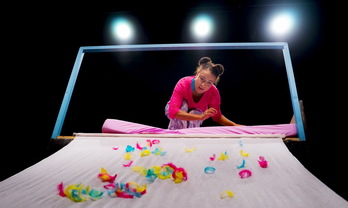 Κοίτα!, της Κατερίνας Καραδήμα στο Βασιλικό Θέατρο