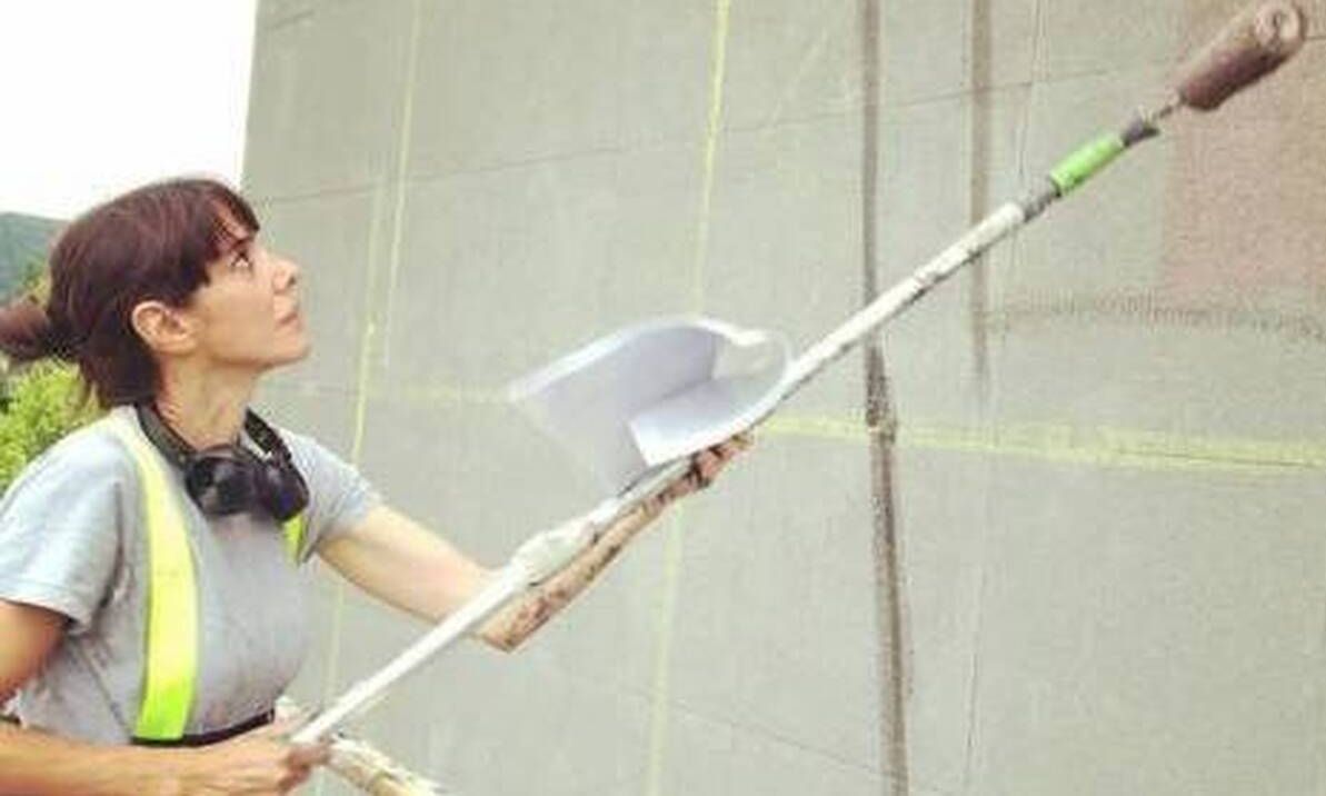 Hyuro: Η καλλιτέχνης δρόμου που ύμνησε όσο καμία τις γυναίκες