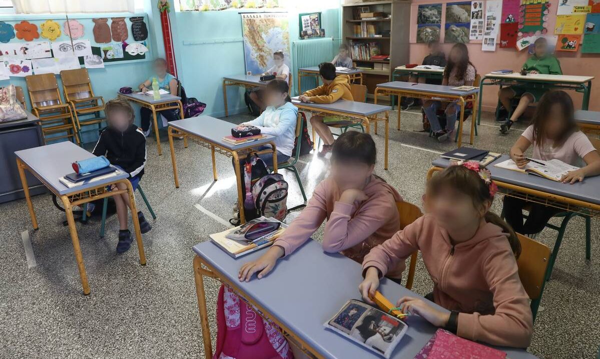 Άνοιγμα σχολείων: Τα σενάρια για την επιστροφή στα θρανία