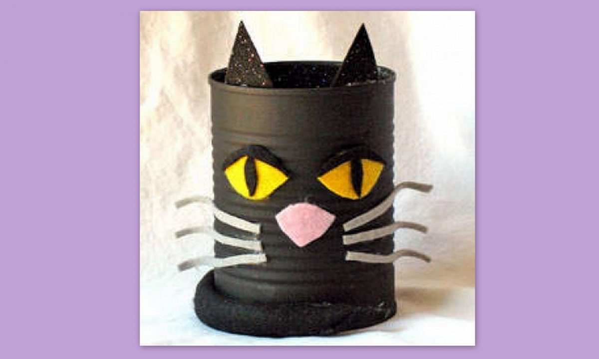 Μια μαύρη γάτα από κονσερβοκούτι!