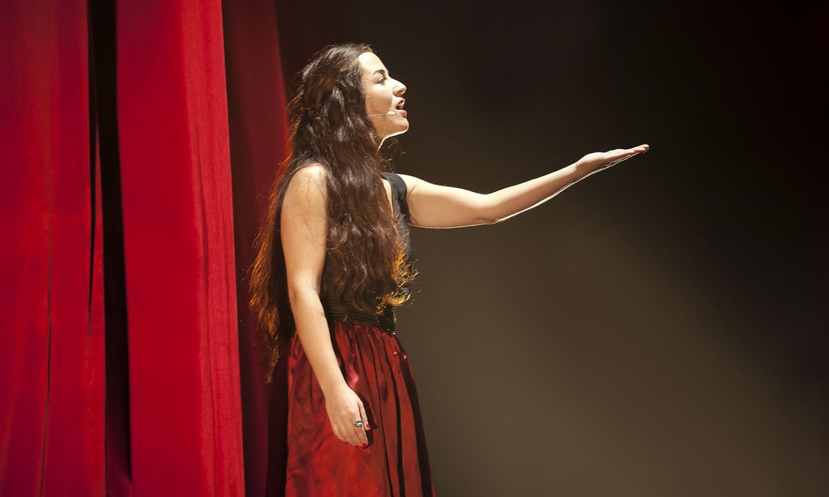 Η αφηγήτρια Ναζουά Νταρβίς στο 5ο Διεθνές Φεστιβάλ Κουκλοθέατρου και Αφήγησης