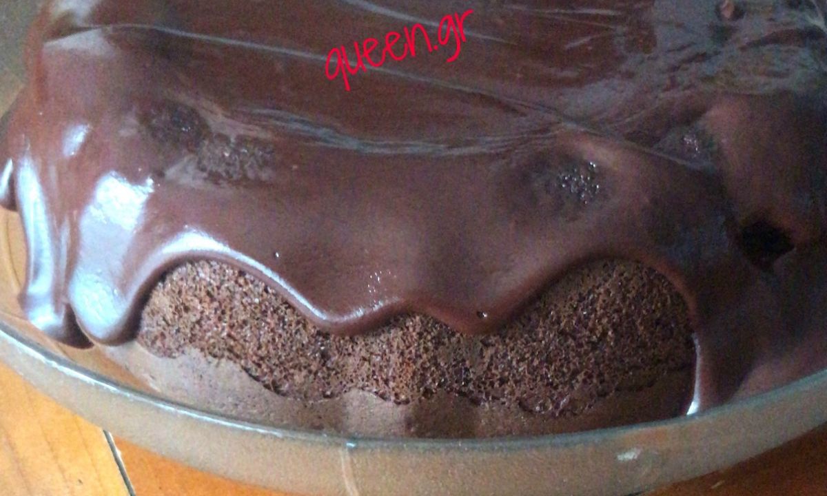 Πανεύκολη συνταγή: Σοκολατένιο Lava Cake που γίνεται μέσα σε 30 λεπτά