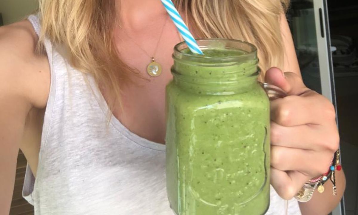 «Πώς θα ξεφουσκώσω μέχρι το καλοκαίρι»; Δοκίμασε αυτό το smoothie