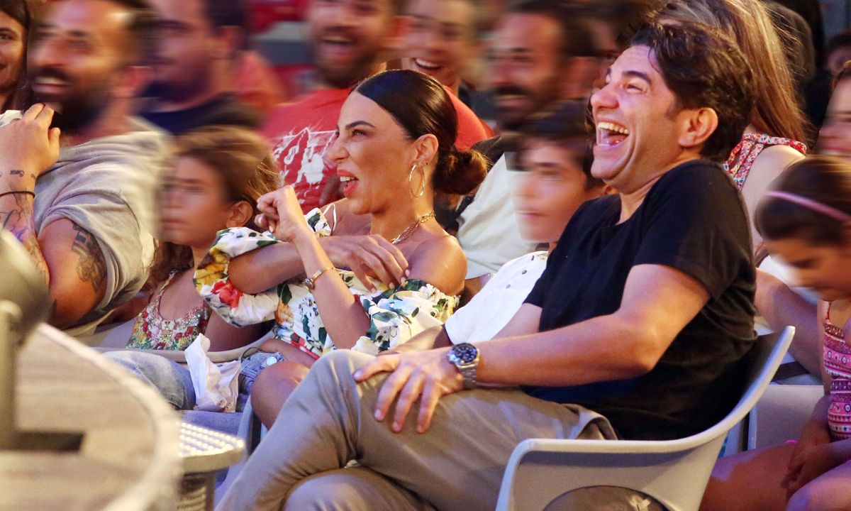 Κουρκούλης-Κελεκίδου: Σπάνια βραδινή έξοδος με τα παιδιά τους! Πού πήγαν και «έλιωσαν» στο γέλιο;