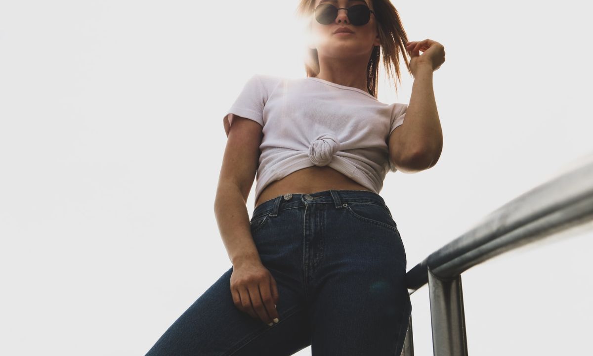 Έχεις oversized T-Shirt; 9 τρόποι για να το δέσεις