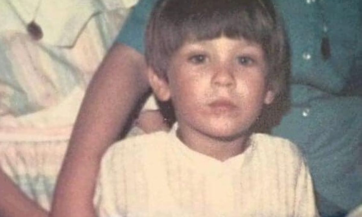 Ποιο είναι το χαριτωμένο αγοράκι της φωτογραφίας;