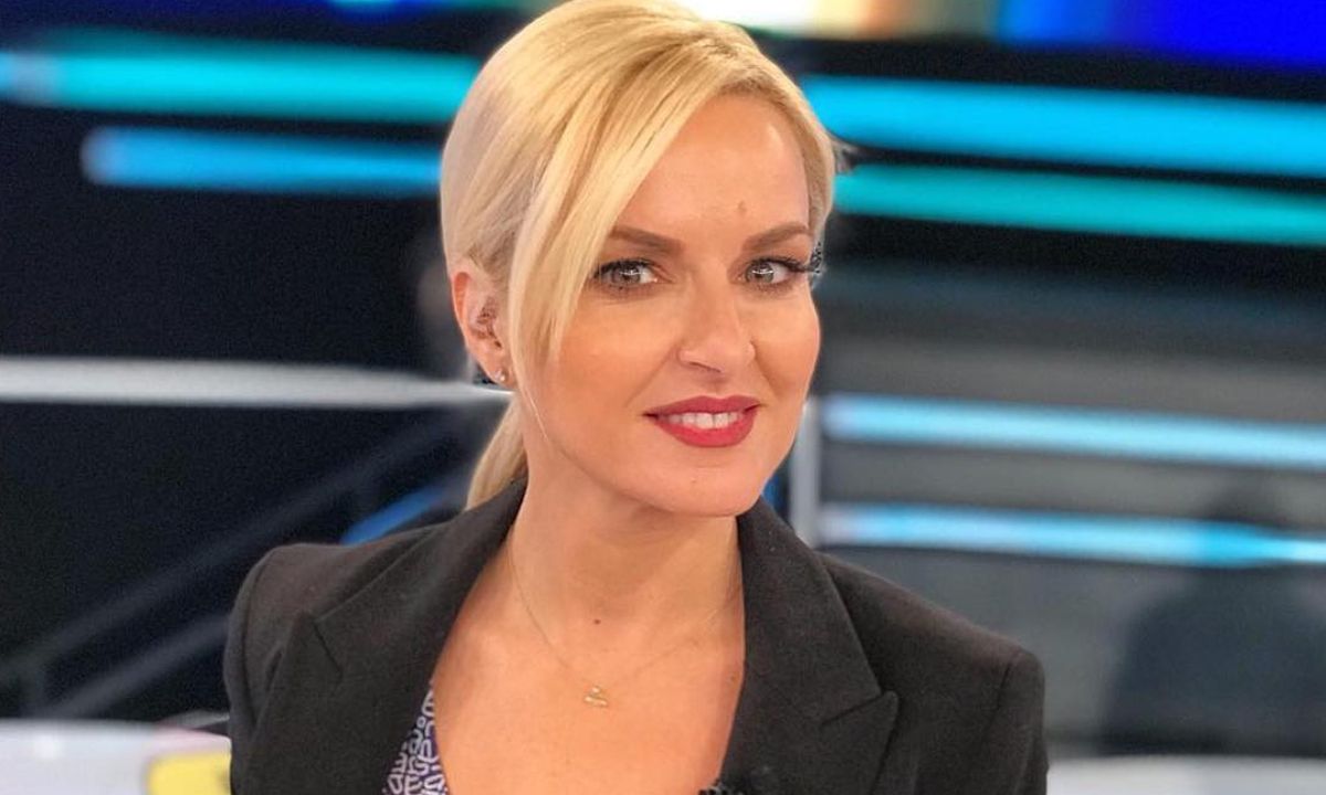 Μαρία Μπεκατώρου: Το καυτό ολόσωμο μαγιό κι οι αναλογίες που μοιράζουν εγκεφαλικά