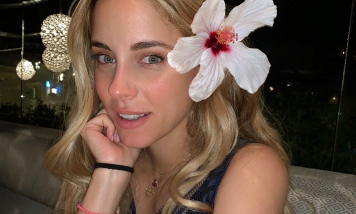 Η Δούκισσα Νομικού με ολόσωμο μαγιό λίγο πριν τον ερχομό της κόρης της: Μας δείχνει την κοιλίτσα της