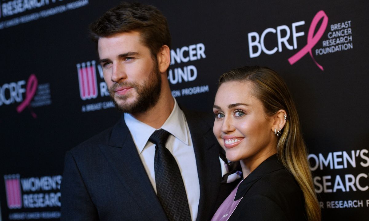 Miley Cyrus – Liam Hemsworth: Απαρηγόρητος ο ηθοποιός με τον αδερφό του στην παραλία