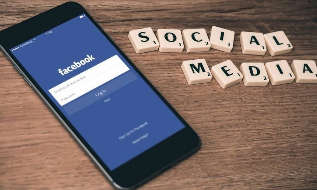 Ανοίγουν Facebook cafe και δίνουν συμβουλές