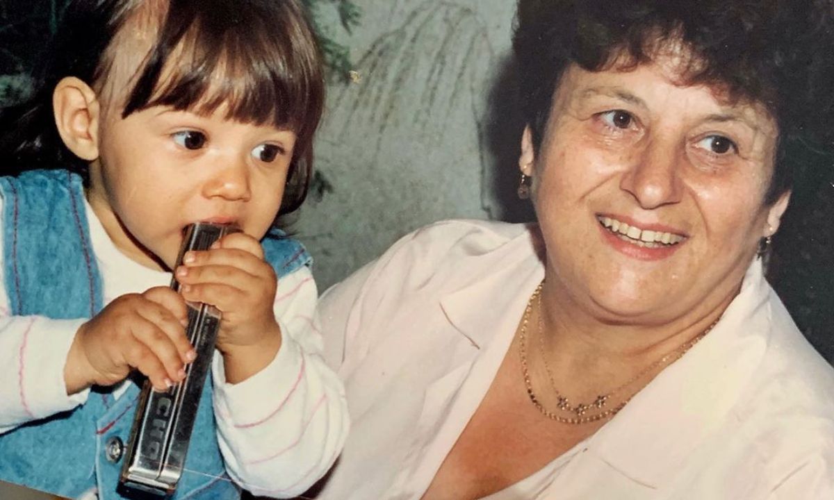 Το αξιαγάπητο κοριτσάκι είναι γνωστή Ελληνίδα παρουσιάστρια και παίκτρια δύο τηλεοπτικών σόου