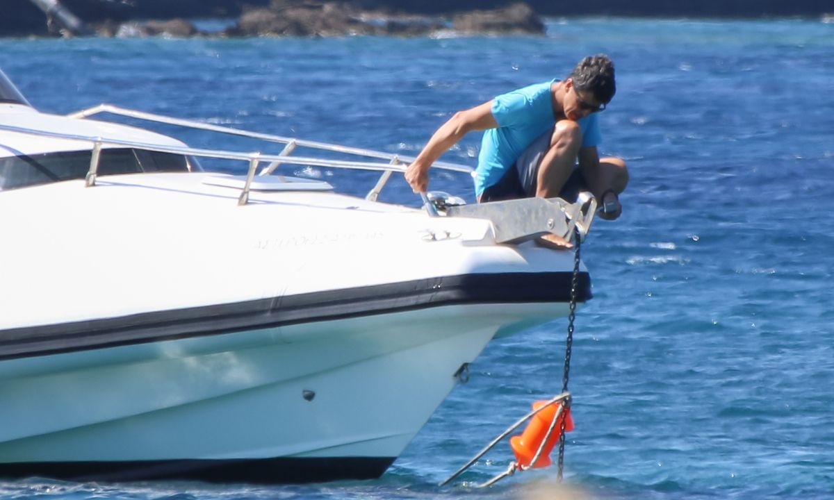 Ο... καπετάν Σάκης σε νέες θαλασσινές περιπέτειες, με Κάτια και παιδιά! (photos)