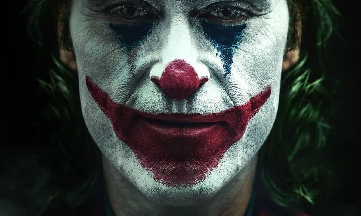 «Joker»: Ο μεγάλος εχθρός του Μπάτμαν επιστρέφει και το τρέιλερ είναι ο ορισμός του dark (SPOILERS)