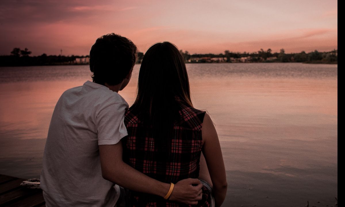 10 σημάδια ότι το αγόρι σου έχει κολλήσει πάνω σου