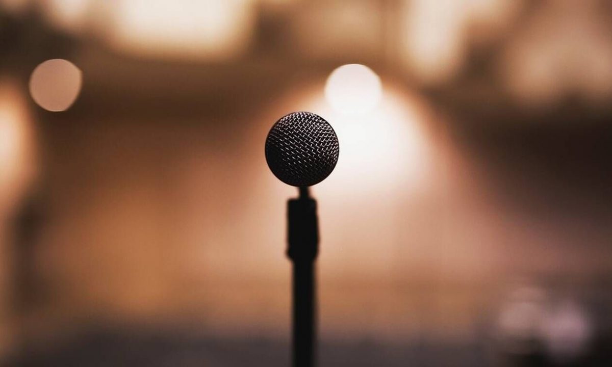 Στο νοσοκομείο πασίγνωστη τραγουδίστρια (pics)