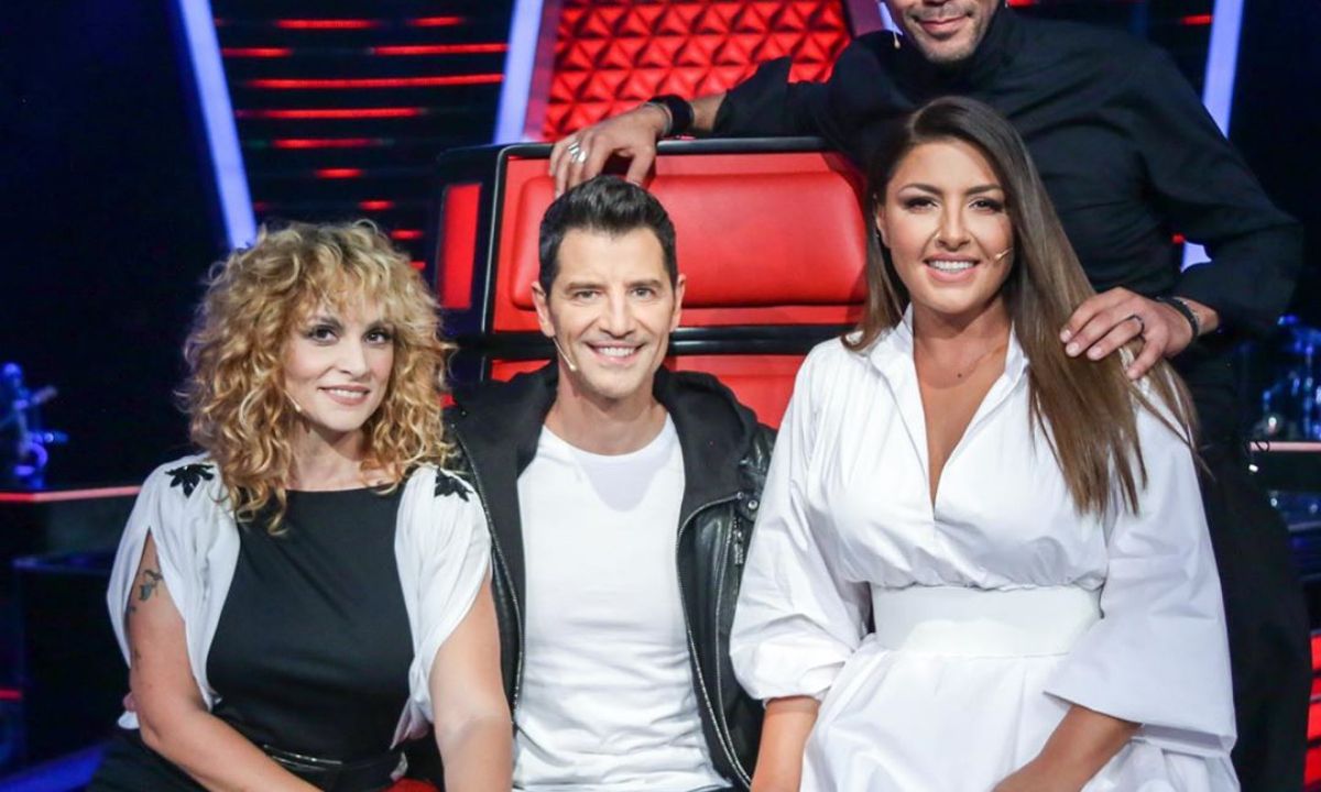 The Voice:Η Έλενα Παπαρίζου έκανε μία εντελώς αλλόκοτη εμφάνιση & το Twitter την «στόλισε»