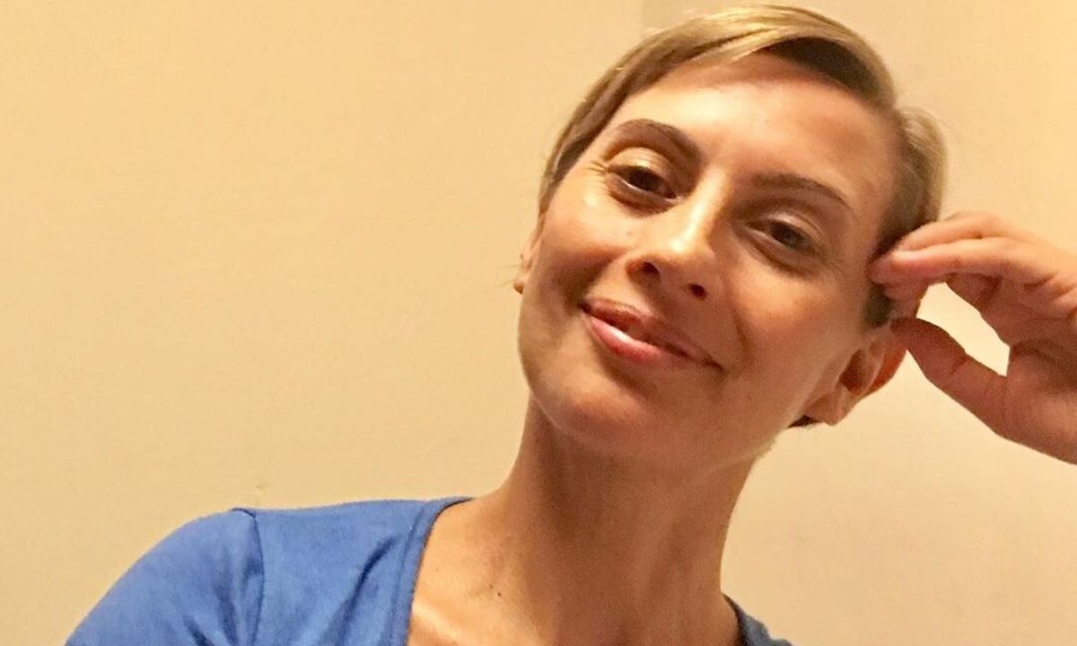 Ξεχάστε τη Βίκυ Βολιώτη που γνωρίζατε! Η απόλυτη αλλαγή στην εμφάνισή της! (photos)