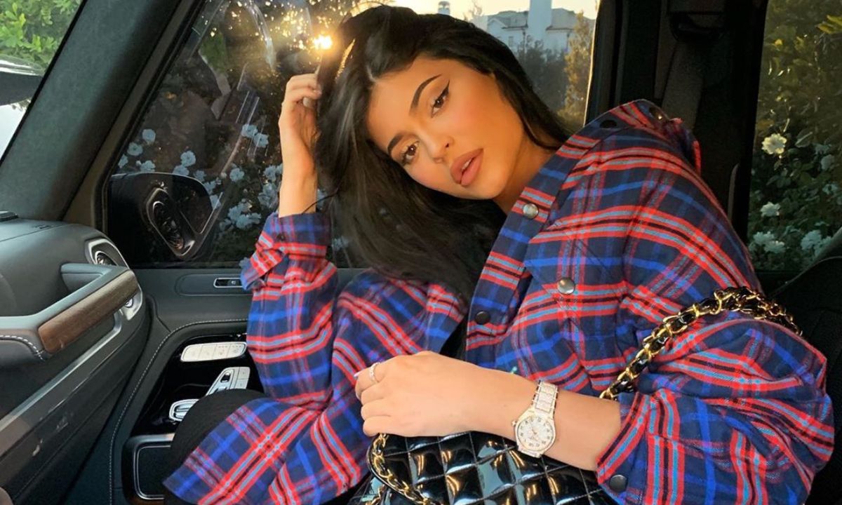 Επιτέλους! Η Kylie Jenner αποκάλυψε φωτογραφία από την εγκυμοσύνη της και είναι ό,τι πιο cute είδαμε