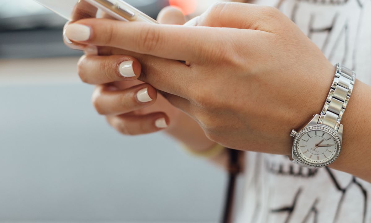 Φτιάξε βάση για το κινητό σου χρησιμοποιώντας μόνο αυτό το μικροσκοπικό αντικείμενο