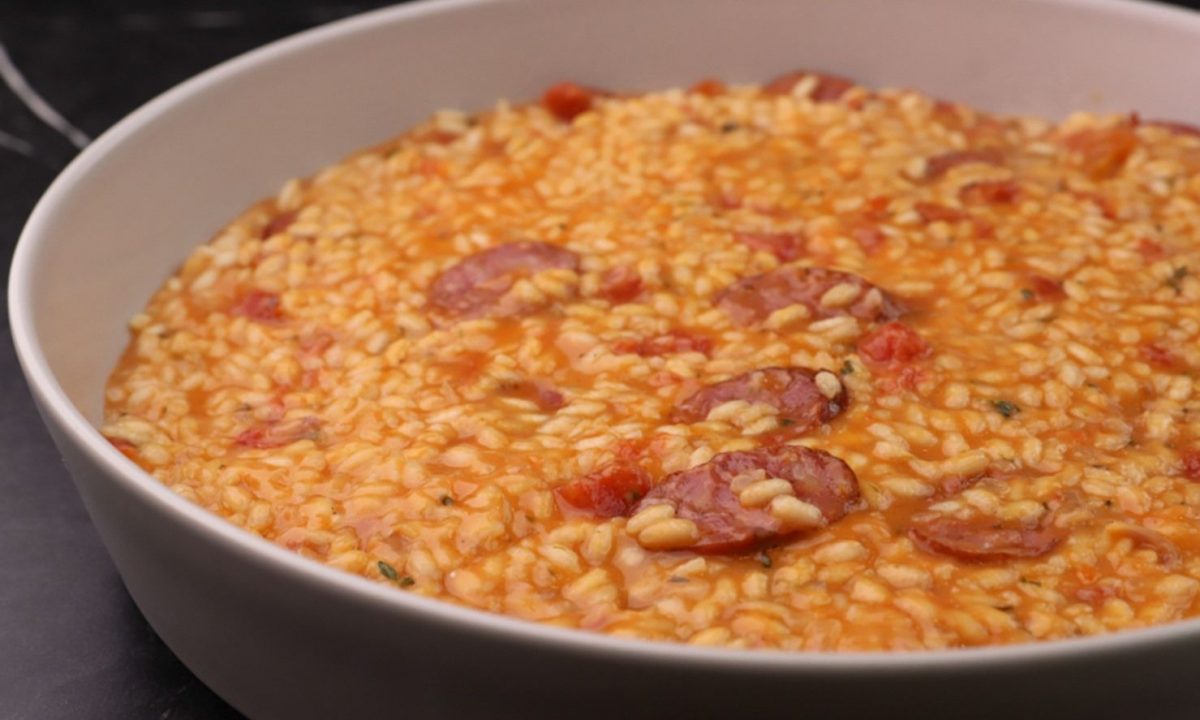Ριζότο με λουκάνικα - Ένα πιάτο ό,τι πρέπει για τα πρώτα κρύα του φθινοπώρου
