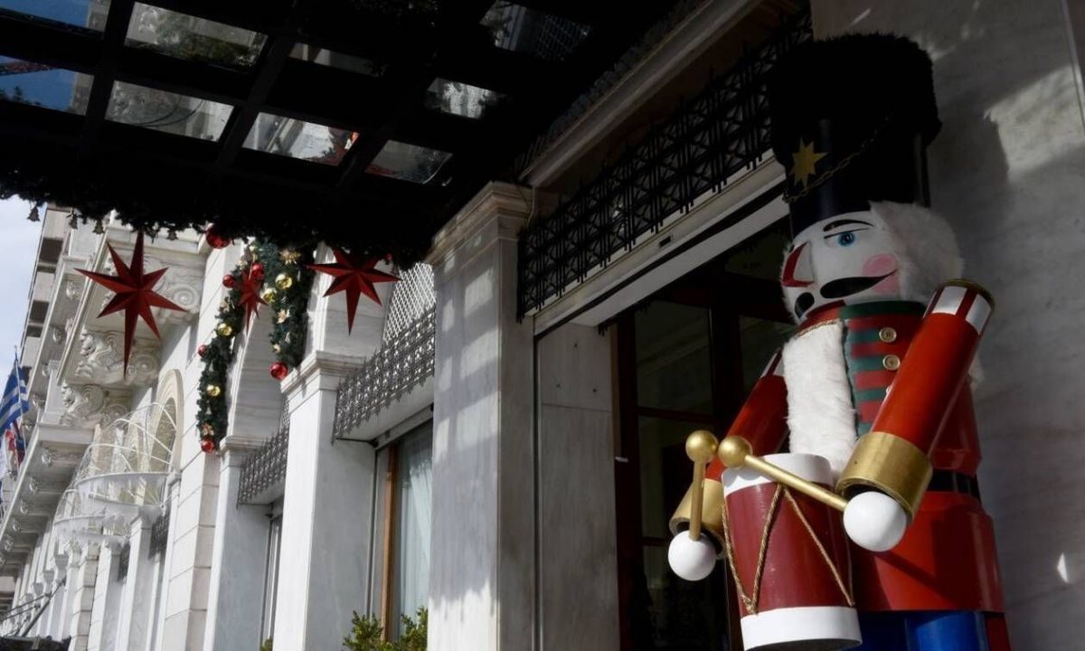 Εορταστικό ωράριο: Πότε ξεκινάει - Αναλυτικά το πρόγραμμα των καταστημάτων