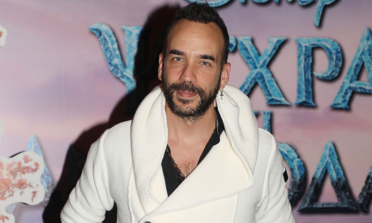 Ο Πάνος Μουζουράκης ποζάρει με την βαπτιστήρα του. Και τον «ερωτευτήκαμε»