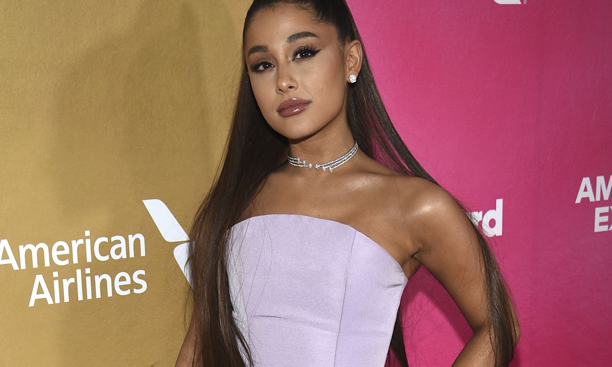 Ο λόγος που η Ariana Grande έκανε νέο τατουάζ θα σε εκπλήξει