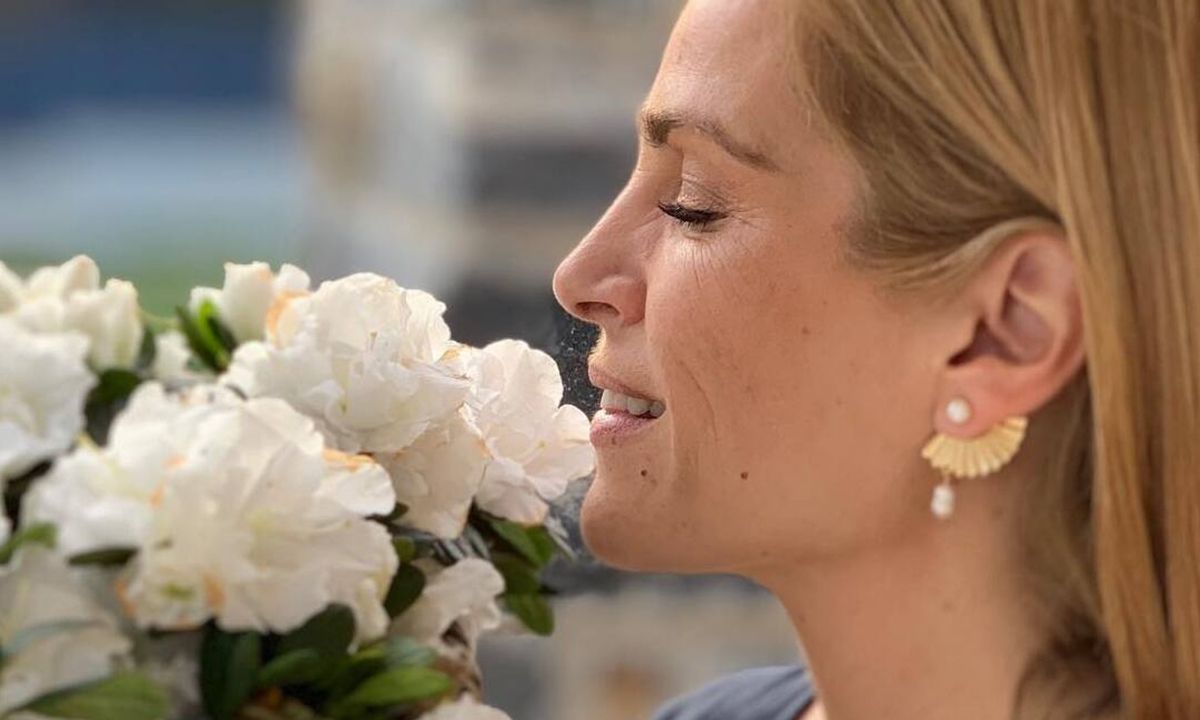 Η Τζένη Μπότση ανεβάζει την πρώτη φωτογραφία με τη νοεγέννητη κόρη της και... ρίχνει το instagram!