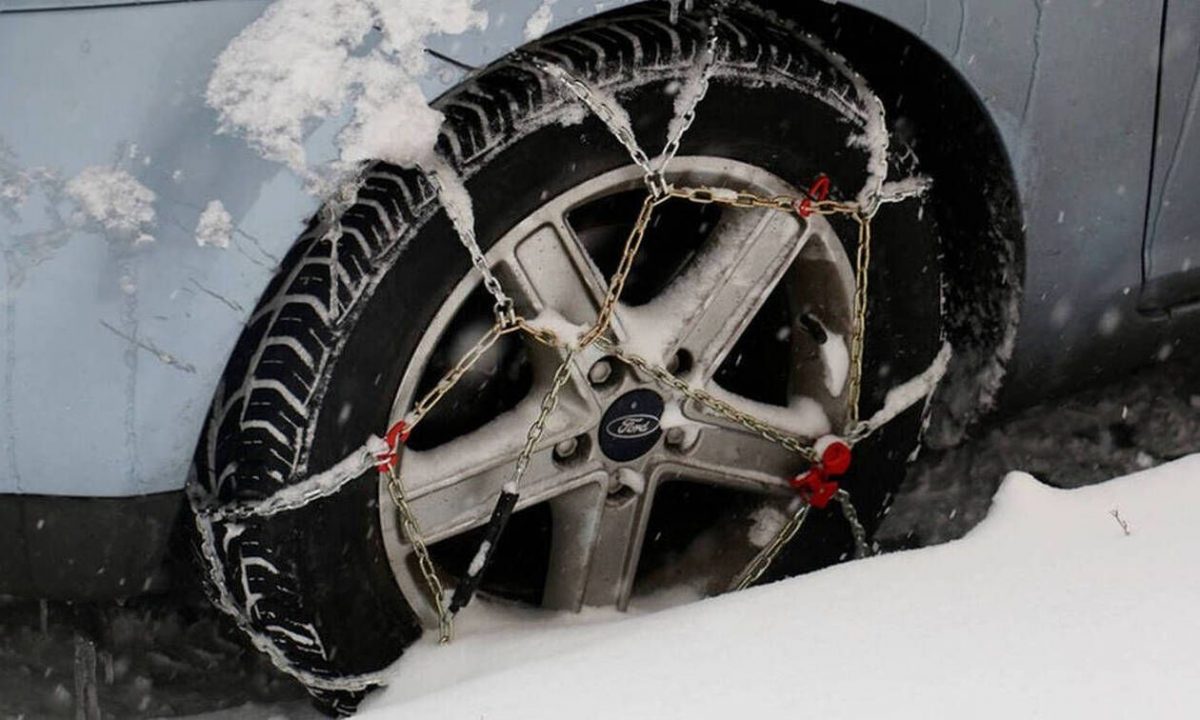 Καιρός: Πώς βάζω αντιολισθητικές αλυσίδες; Αναλυτικές οδηγίες με 6 απλά βήματα