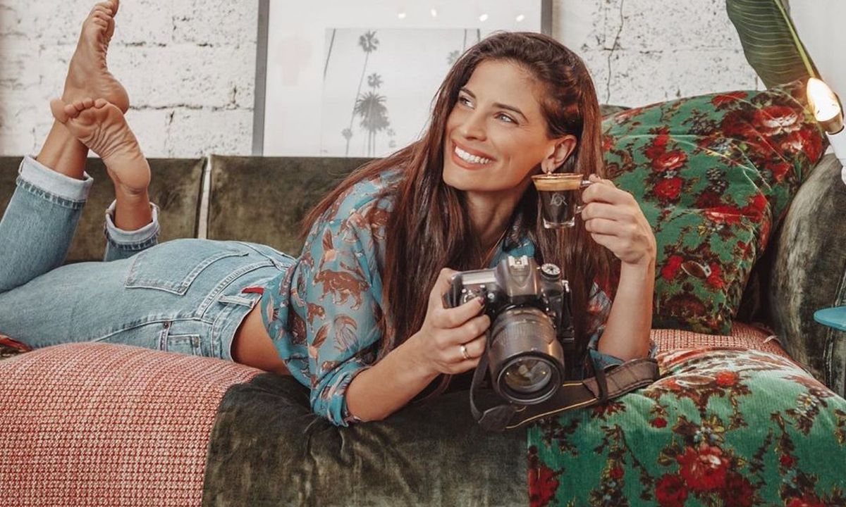 Χριστίνα Μπόμπα: Η έκπληξη που έκανε στη γιαγιά και τον παππού της θα σε συγκινήσει! (Videos)