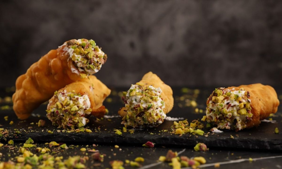 Cannoli - Συνταγή για το παραδοσιακό γλυκό της Ιταλίας