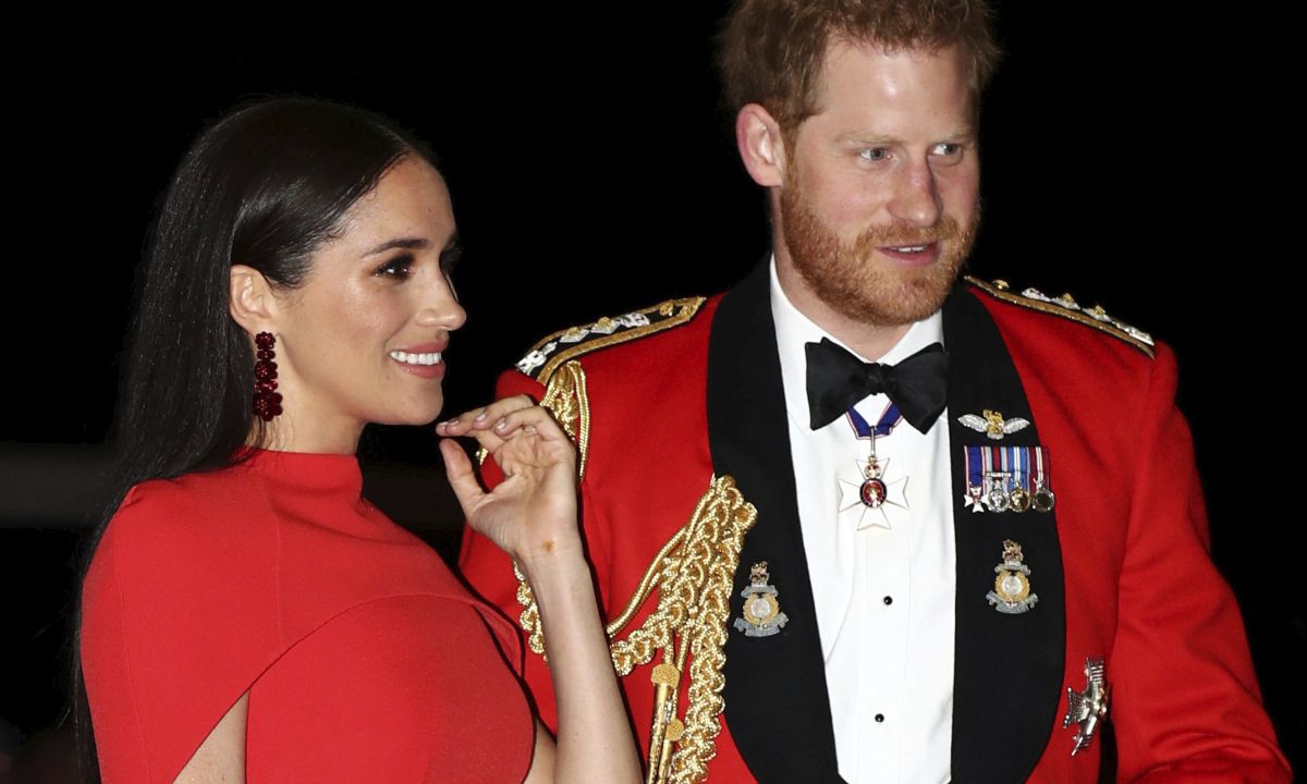 Αυτή η φωτογραφία της Meghan Markle σχολιάστηκε πολύ και δείχνει τους γυμνασμένους της γλουτούς